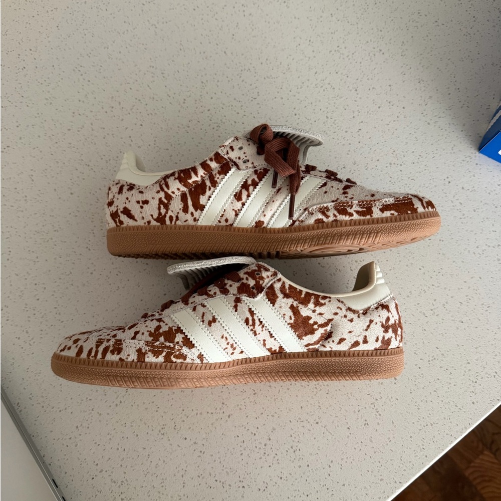 Sambas LT in Off White, Lucid Pink, & Gum - Picture 6 of 10